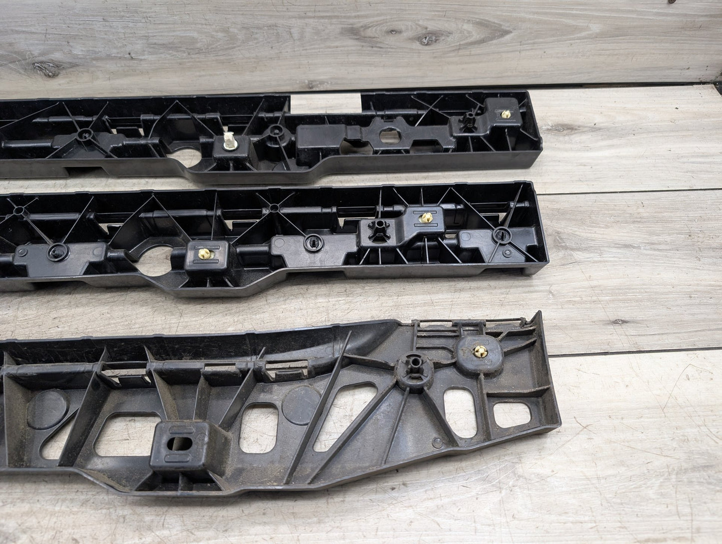 2017-2023 BMW 530i G30 Right Passenger Side Skirt Rocker Panel Brackets SET 7387348
