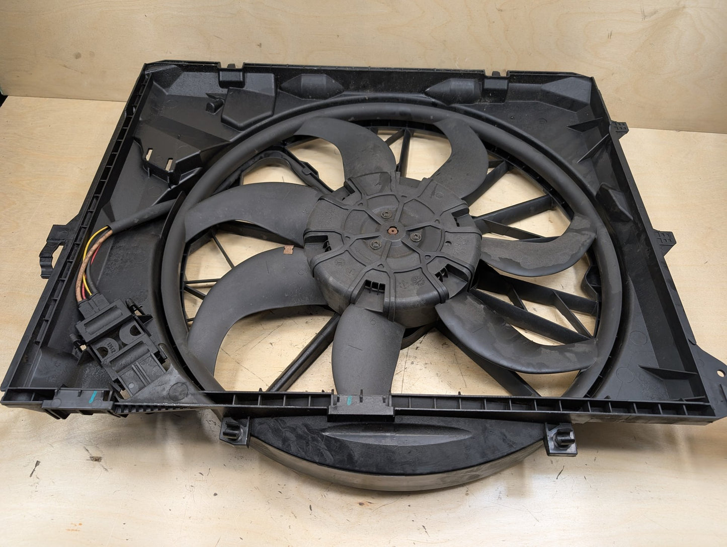 07-13 OEM BMW E82 E88 E90 E92 E93 Engine N52 Radiator Cooling Auxiliary Fan 600W