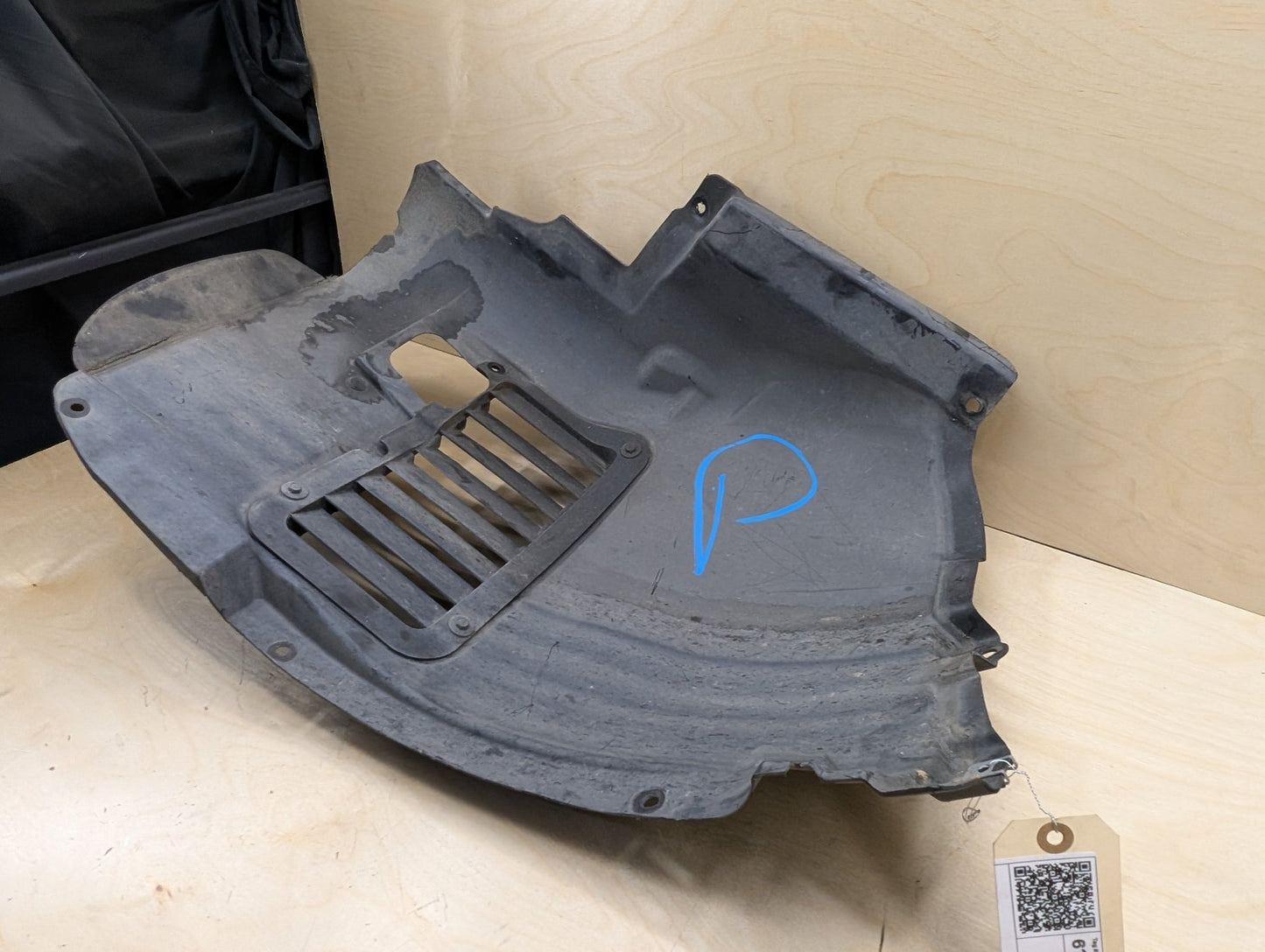 2007-2013 BMW 335i E93 Front Right Passenger Wheel Fender Liner Splash Guard 7162832