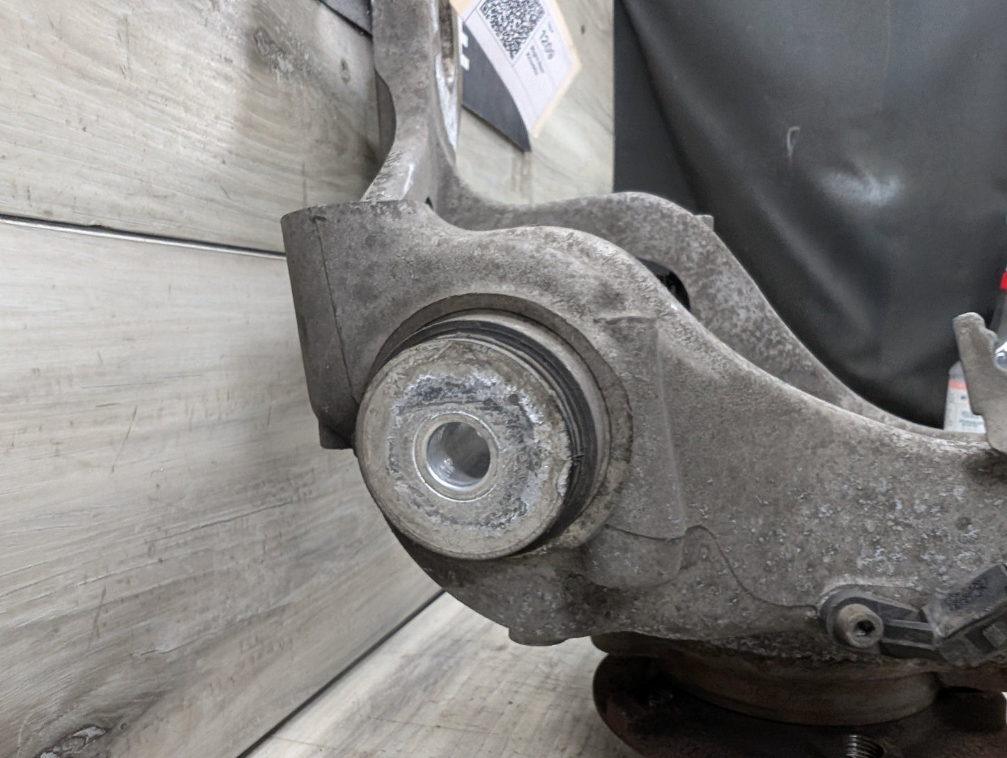 2009 - 2017 Audi Q5 8R Rear Right Passenger Spindle Knuckle w/ Bearing 8R0505432F EA888