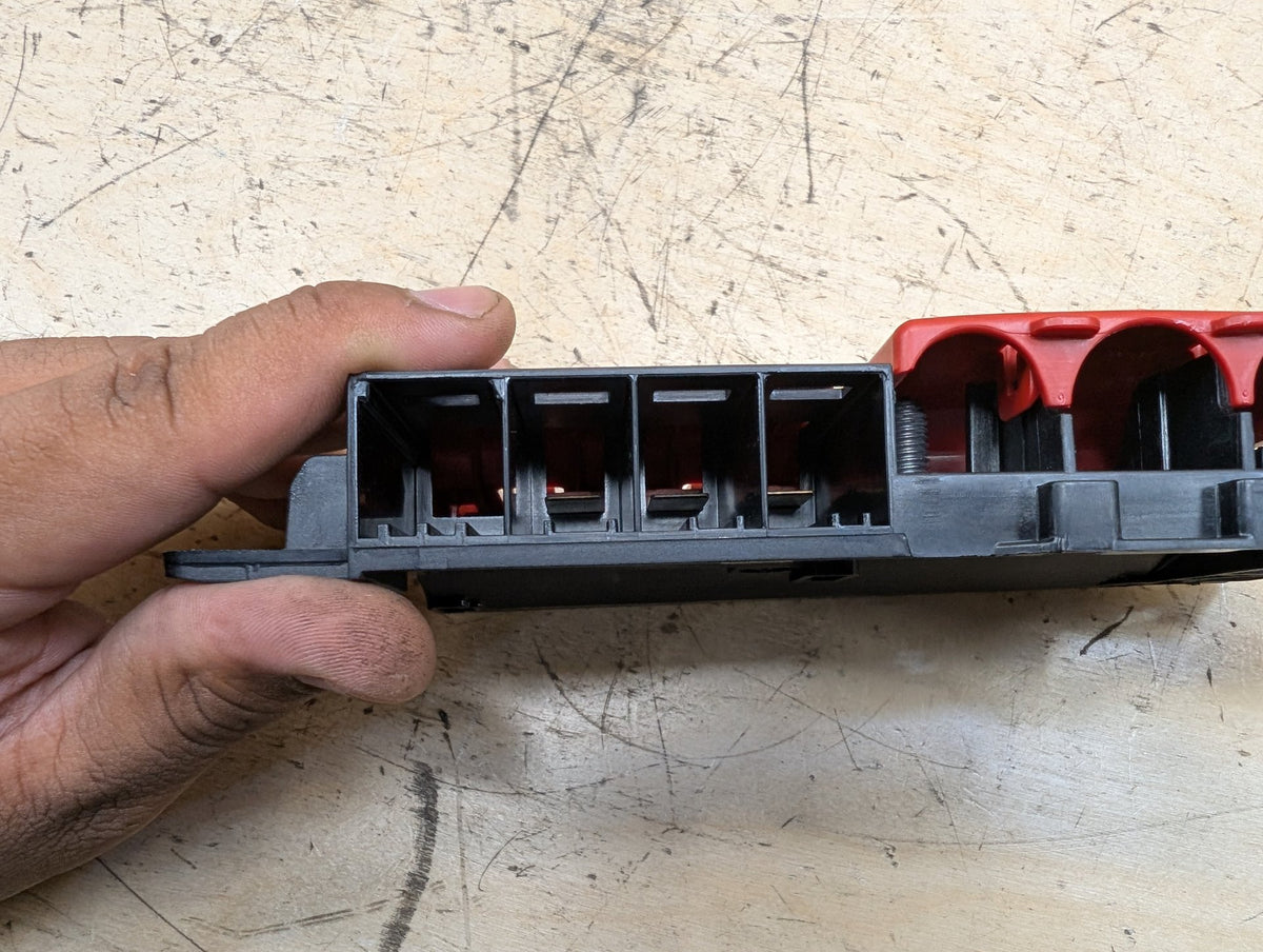 19-26 BMW X5 G05 Rear Battery B+ Terminal Junction Fuse Box 8717954 OEM