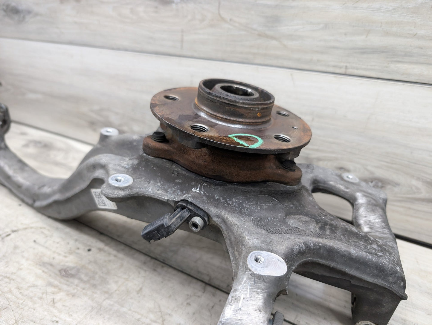 2009 - 2017 Audi Q5 8R Front Left Driver Spindle Knuckle w/ Bearing 4G0407241C EA888