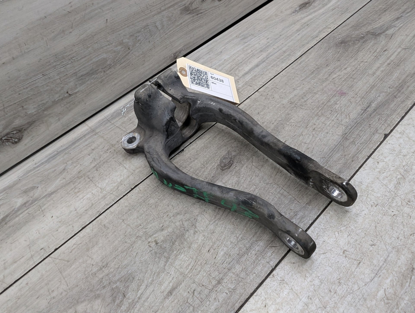 2017-2023 BMW 530i G30 Front Left Driver Spring Strut Shock Absorber Bracket 6861199