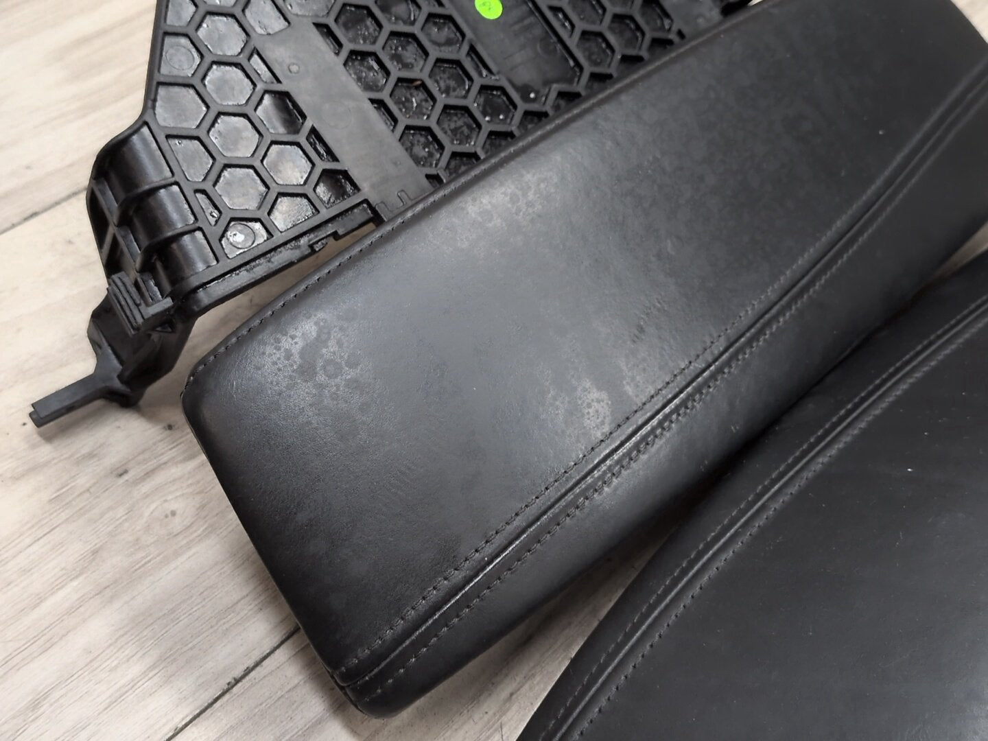 2007-2013 BMW X5 E70 Center Console Armrest Arm Rest 6969544