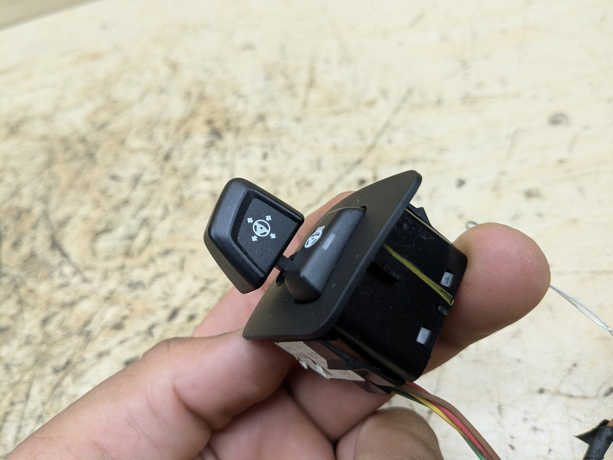 16-19 OEM BMW G11 G12 740 750 Steering Wheel Heat Heating Control Switch Module