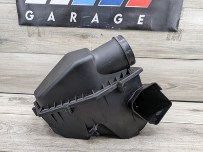 2018 - 2024 BMW X3 G01 Engine Air Filter Box Assembly 8744709 B58B30O1