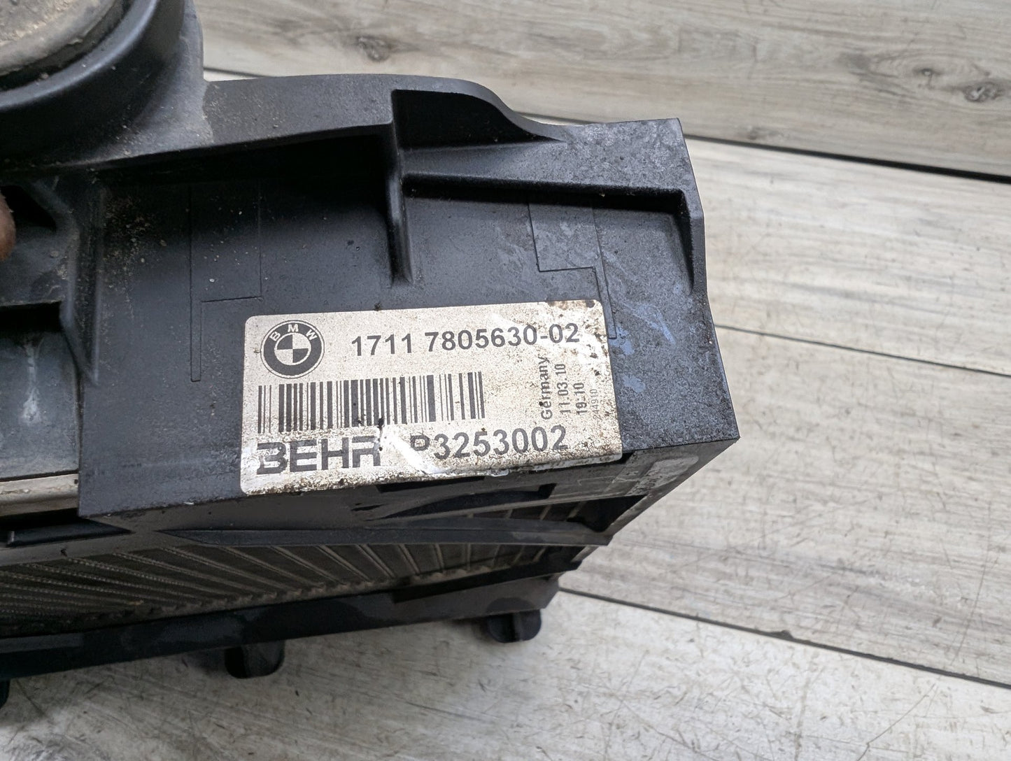 OEM BMW F02 F06 F10 F12 F13 535 550 Front Left Driver Auxiliary Coolant Radiator