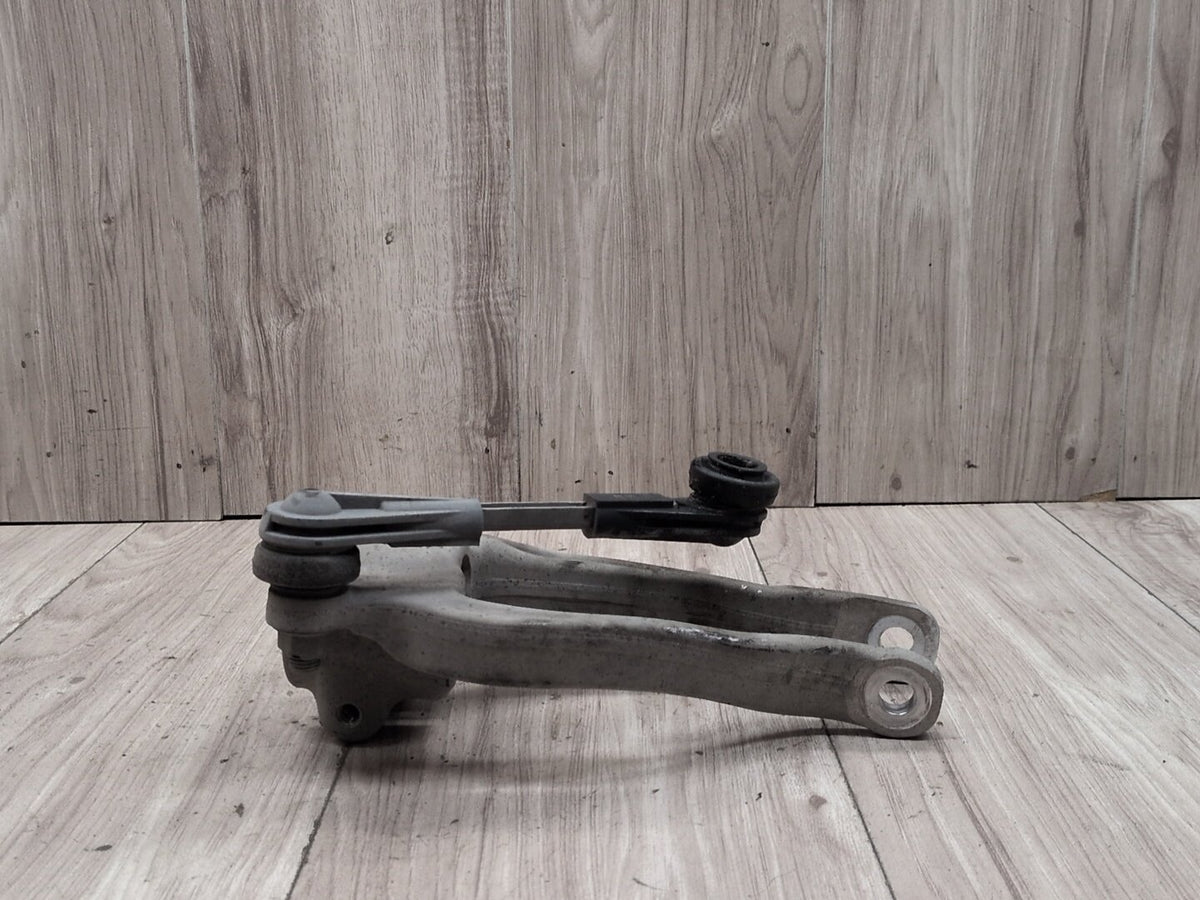 2017-2023 BMW M550i G30 Front Right Passenger Spring Strut Shock Absorber Bracket 6861200 OEM