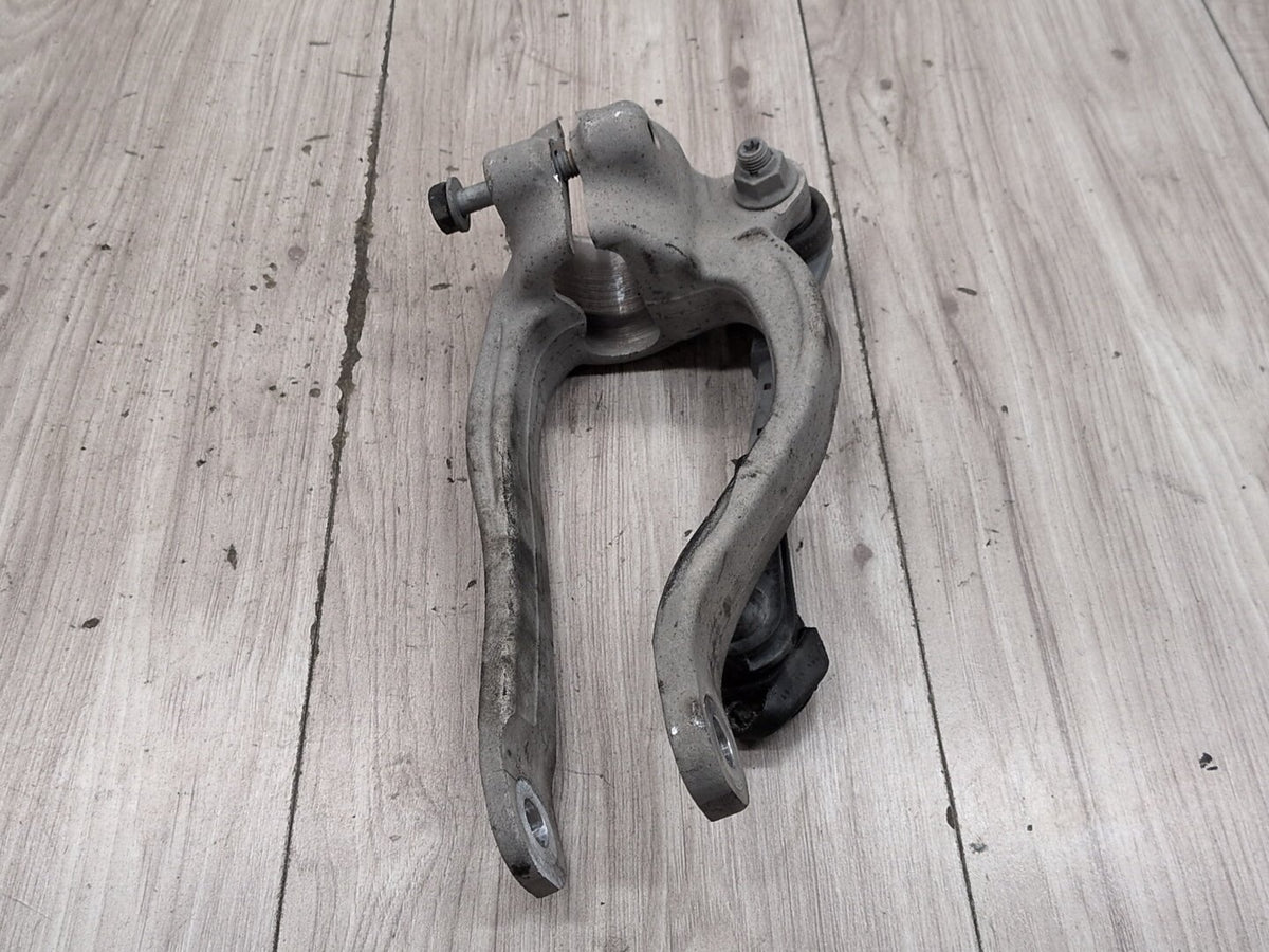 2017-2023 BMW M550i G30 Front Right Passenger Spring Strut Shock Absorber Bracket 6861200 OEM