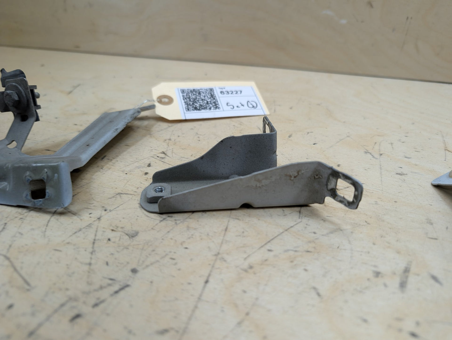 12-20 OEM BMW F30 F32 F33 F36 Front Left Driver Fender Wing Holder Bracket SET
