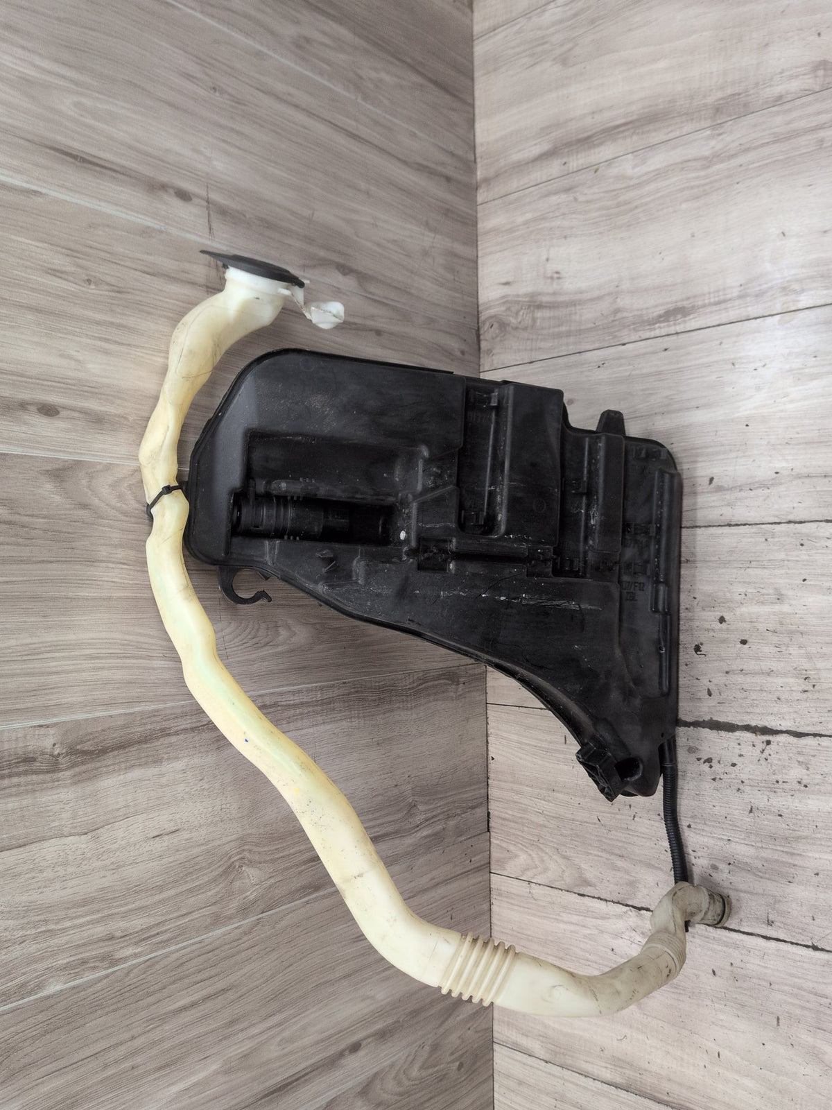 2011-2016 BMW M5 F10 Windshield Reservoir Tank Assembly 8050439 OEM