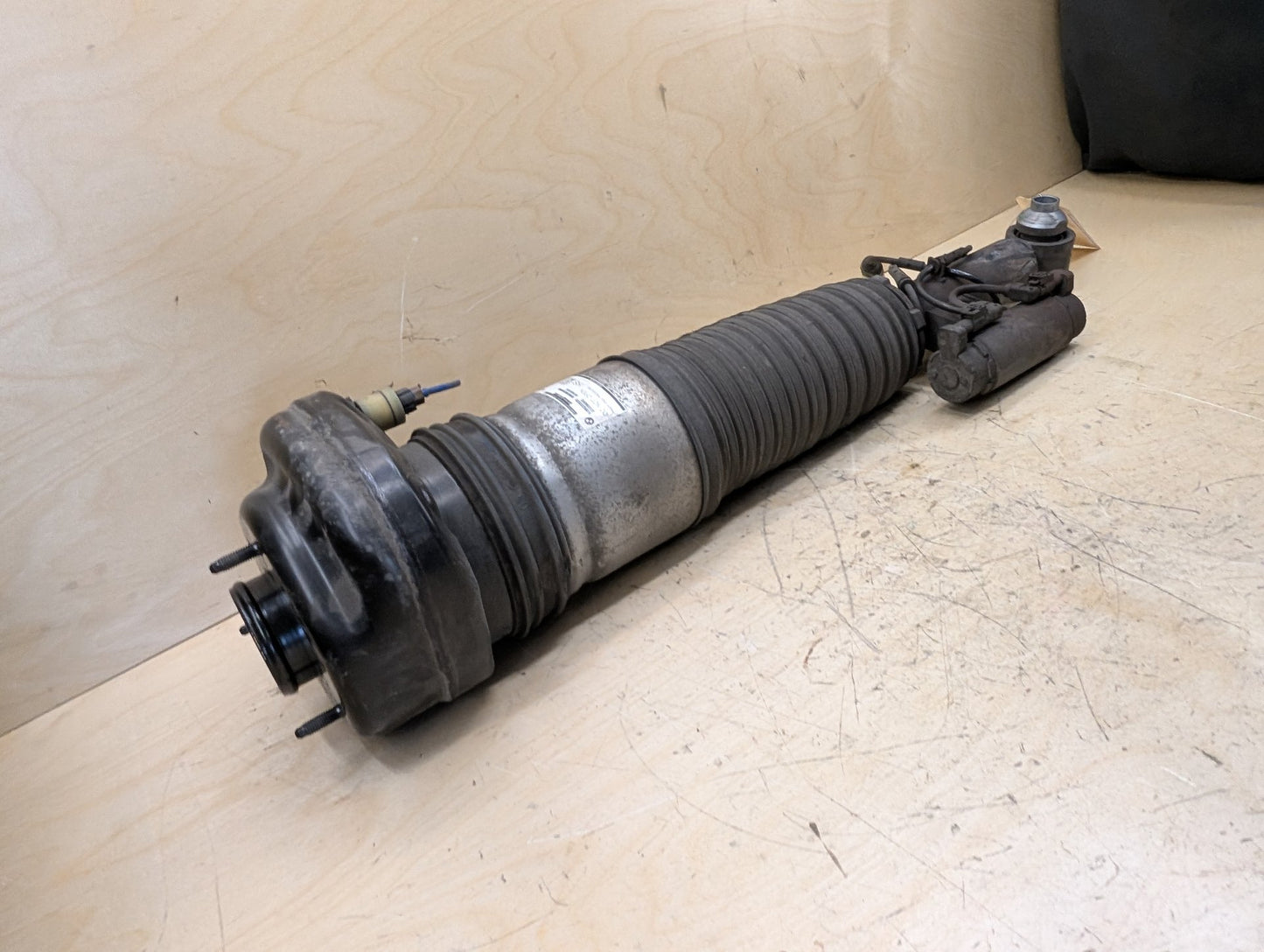 16-22 OEM BMW G11 G12 740 750 B7 REAR Right Passenger Air Suspension Strut Shock