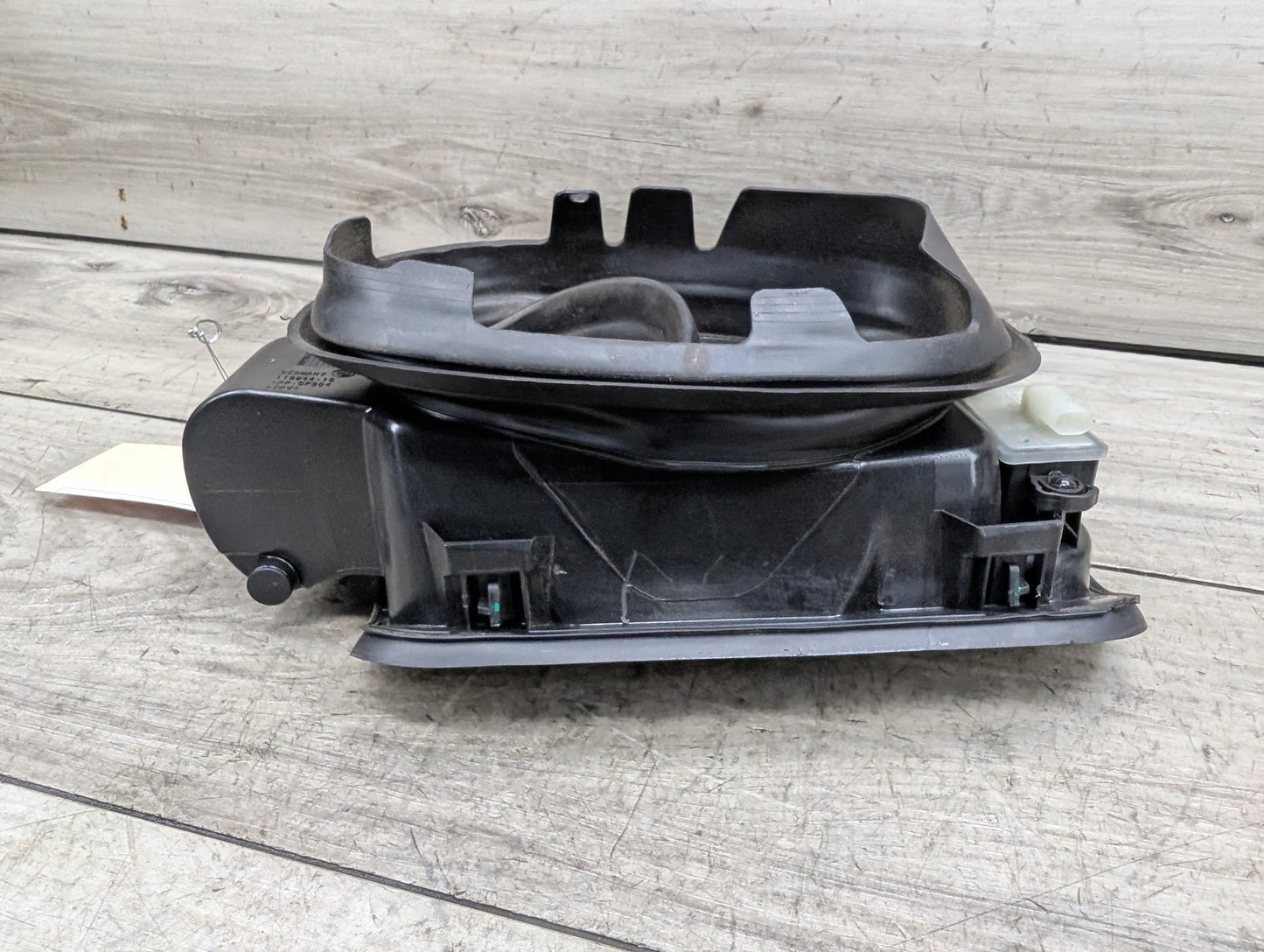 2017-2023 BMW 530i G30 Gas Cover Assembly 7387939