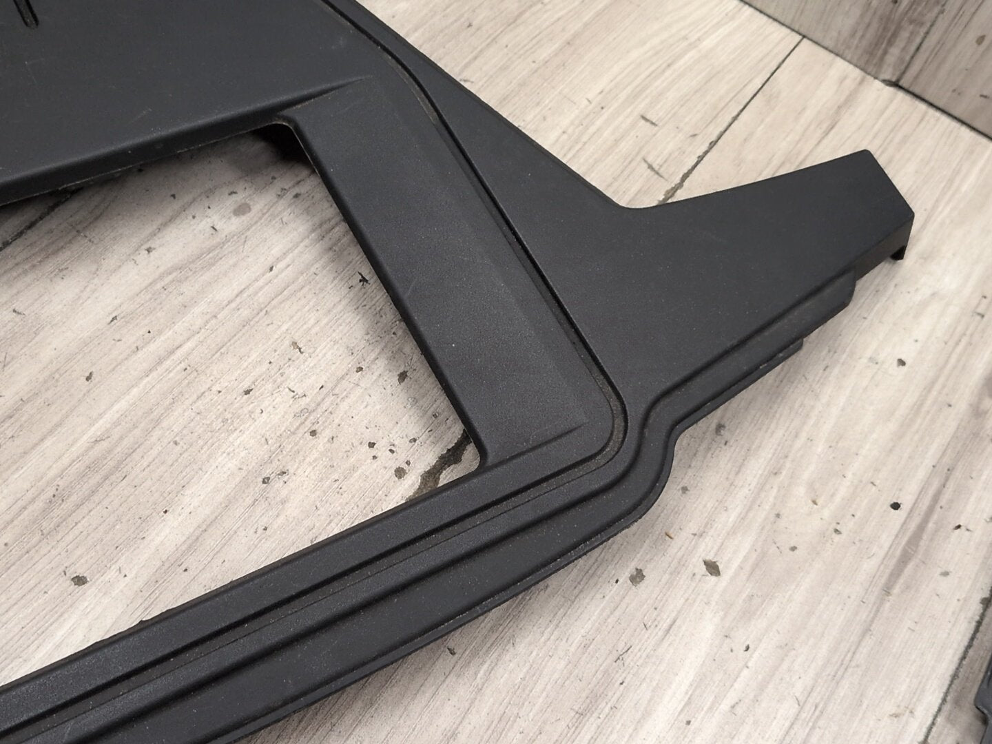 09-12 Mercedes W212 E550 M278 Engine Center Left Right Compartment Cover Trim
