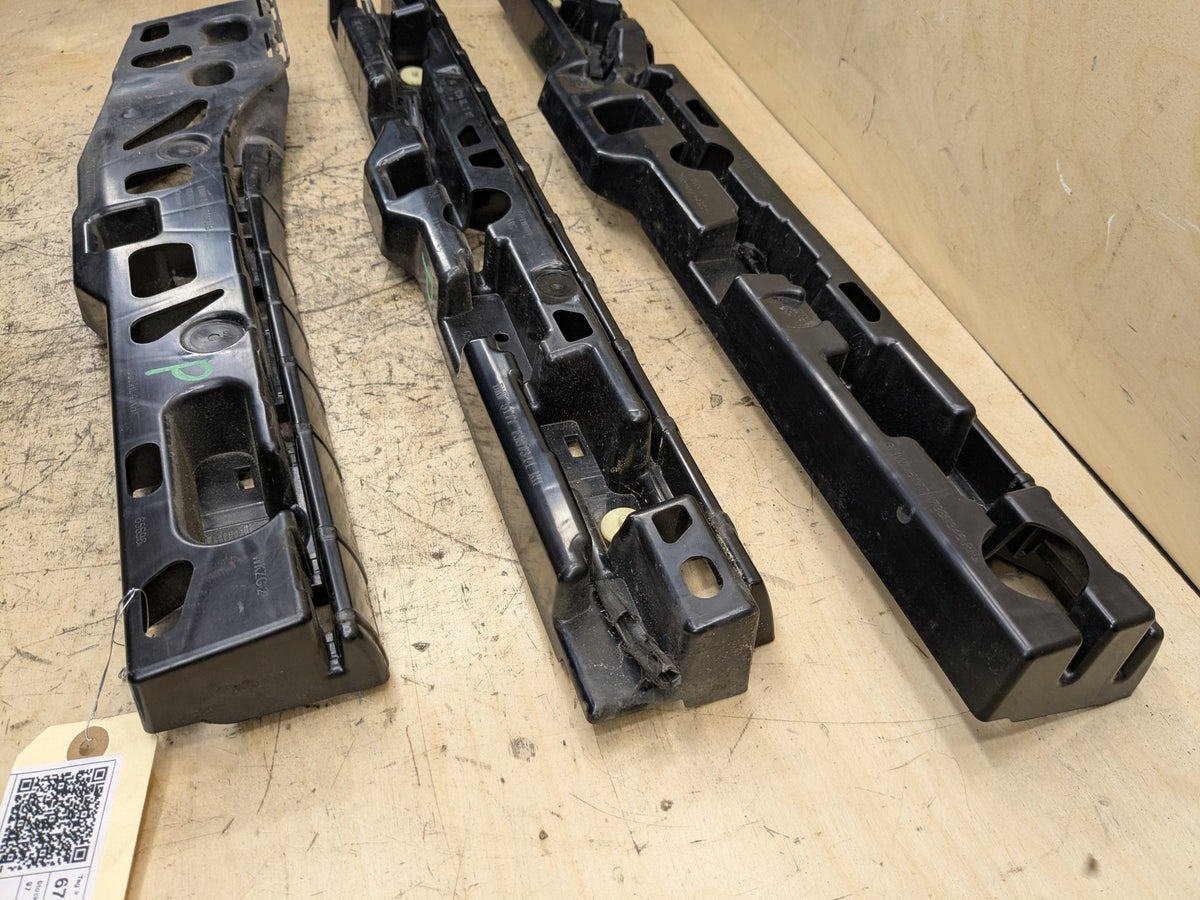 2018-2023 BMW M550i G30 Right Passenger Side Rocker Panel Brackets SET 7387346