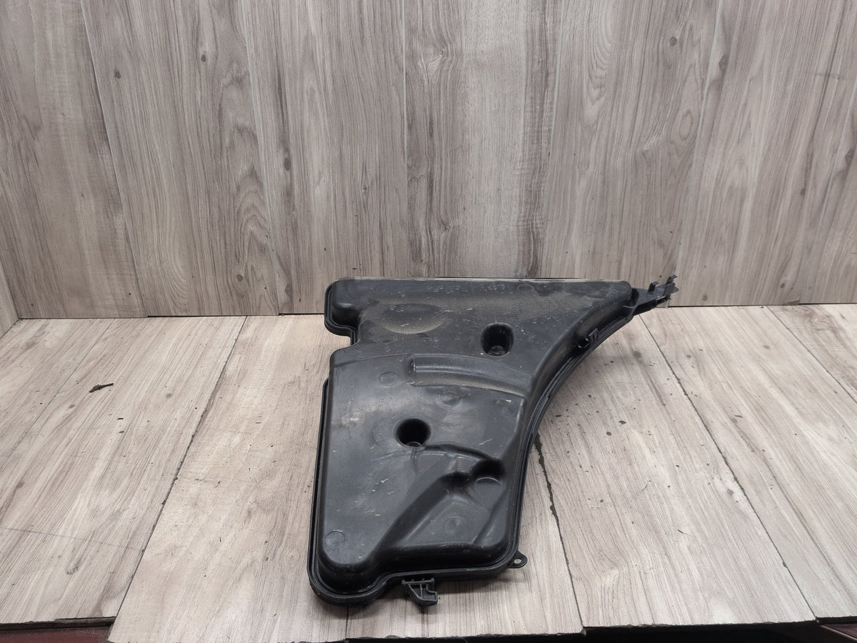 OEM BMW G12 G30 540 M550 750 M760 Windshield Wiper Washer Reservoir Tank Pump