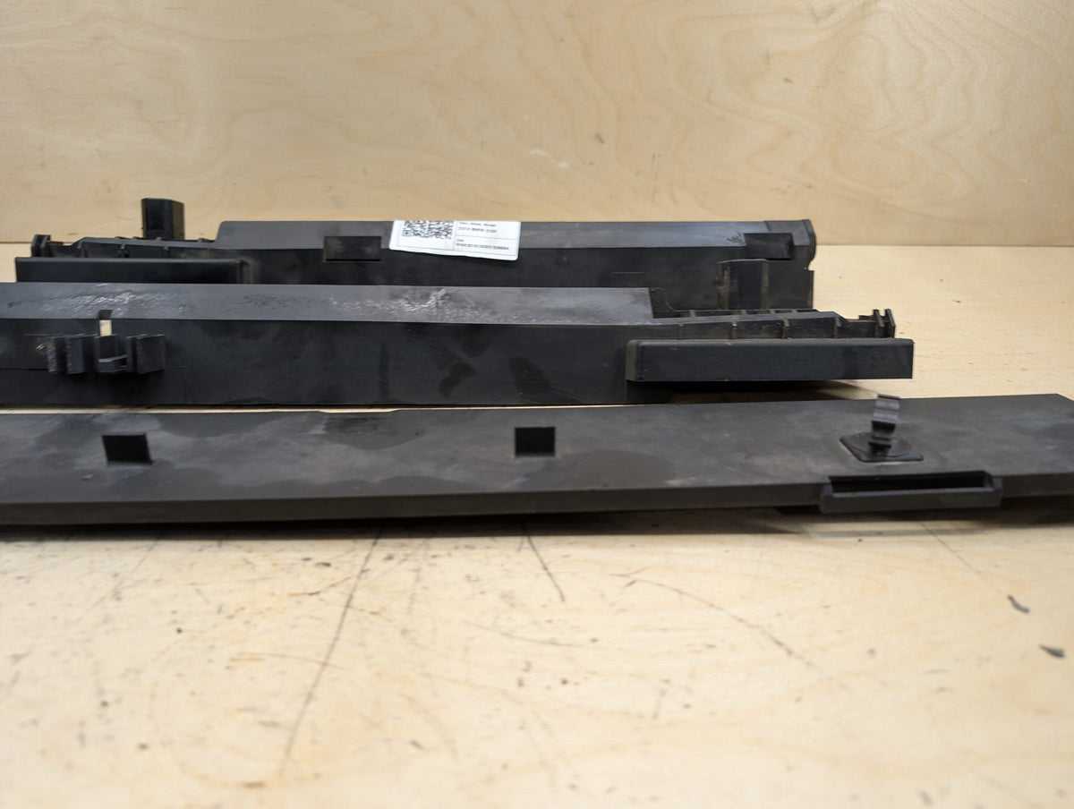 2012-2018 BMW 328i F30 Right Passenger Side Rocker Panel Brackets SET 8507422