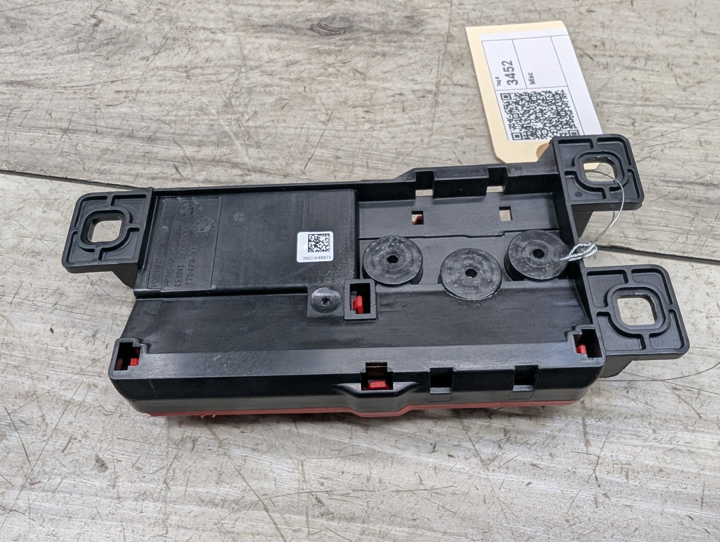 OEM BMW G05 G06 G07 X5 X7 Rear Battery Junction B+ Power Fuse box Distribution