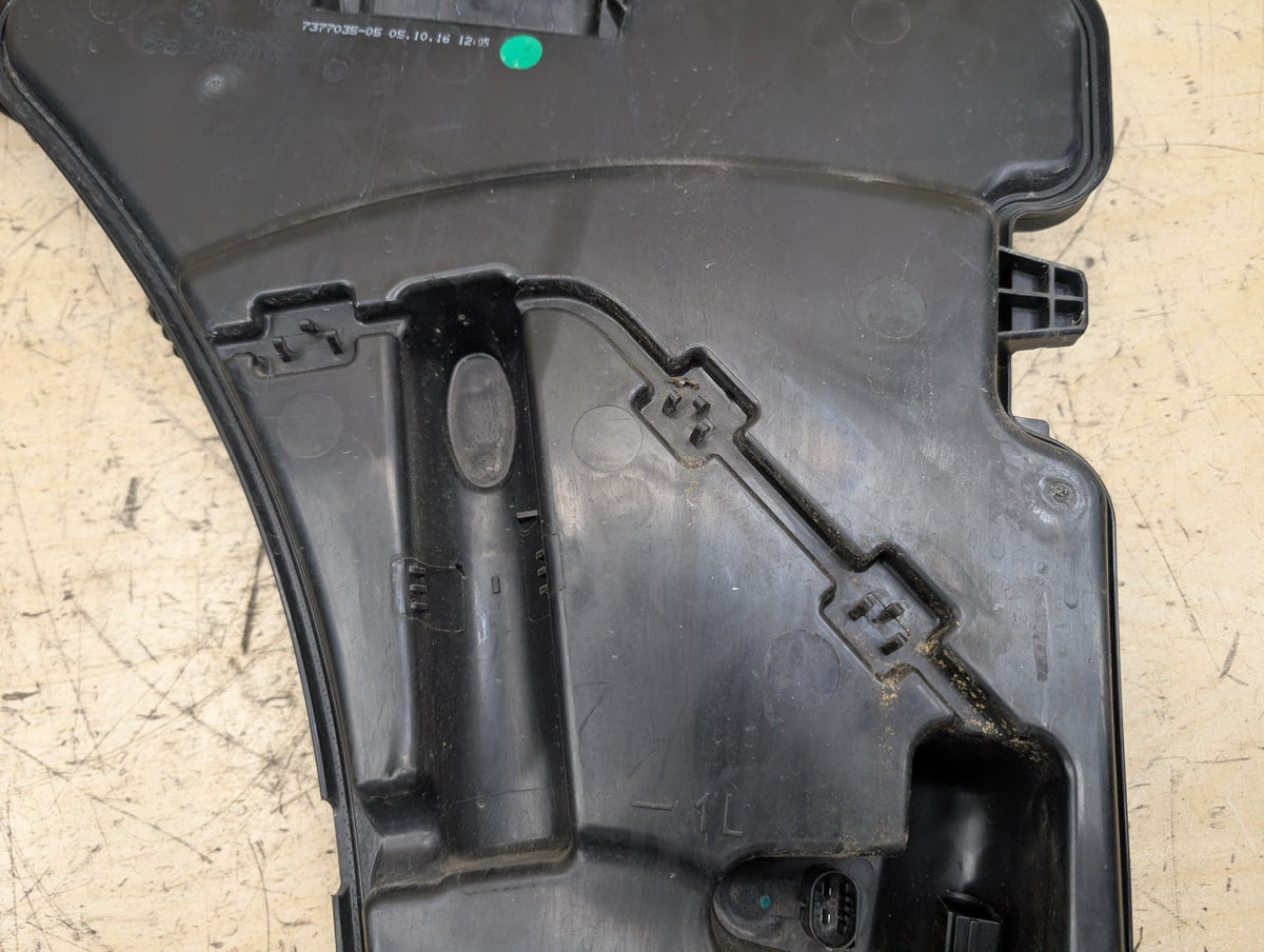OEM BMW G12 G30 540 M550 750 M760 Windshield Wiper Washer Reservoir Tank Pump