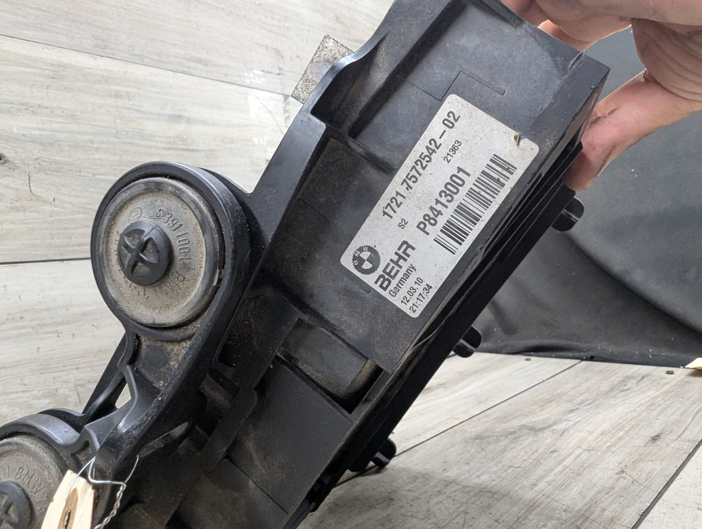 OEM BMW F02 F06 F10 F13 535 550 Front Right Passenger Auxiliary Coolant Radiator
