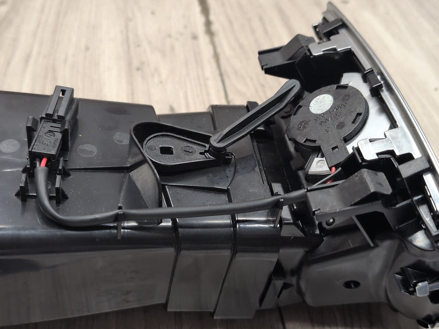 2015-2018 Audi Q3 8U Rear Center Console Air Vent Grille 8U0819203B