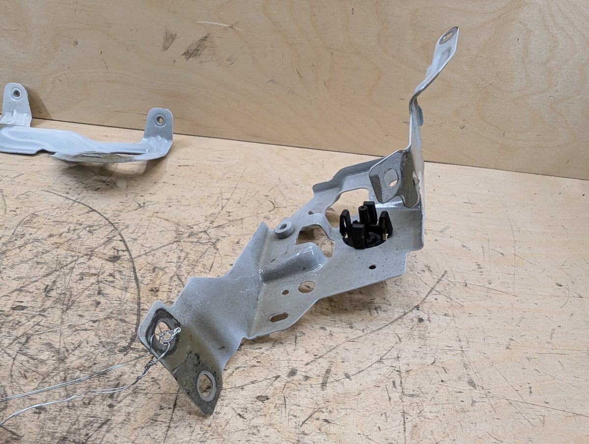 19-25 OEM BMW G20 330 M340 Front Right Passenger Side Fender Holder Bracket SET