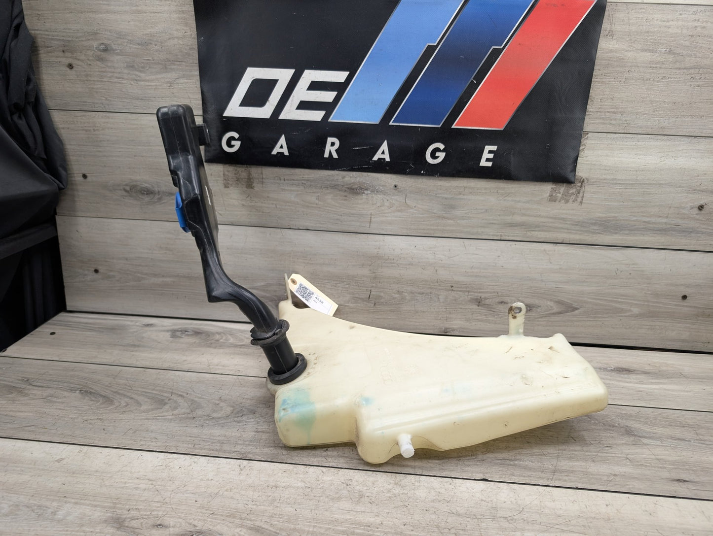 2008 - 2017 Audi S5 8T Windshield Reservoir Tank Assembly 8T1955463B