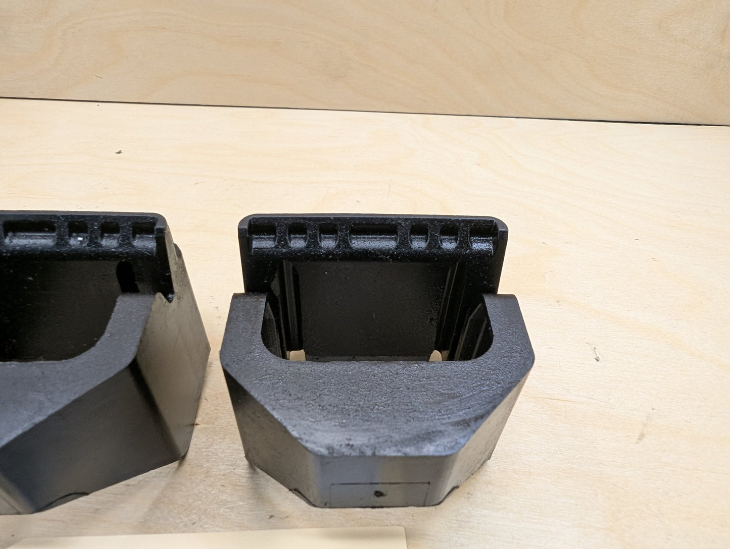 2007-2013 BMW E93 335i N54B30A Left Right Radiator Support Bracket Mount SET 7524956