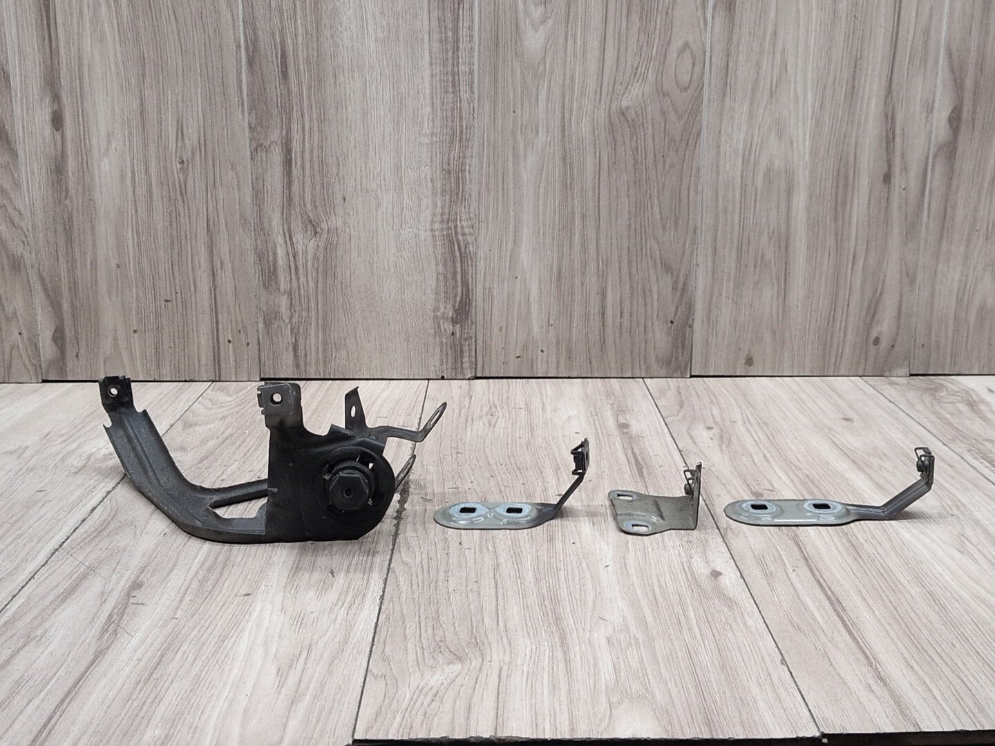 2011 - 2016 BMW 535i F10 Front Left Driver Fender Brackets SET 7207209 N55B30A