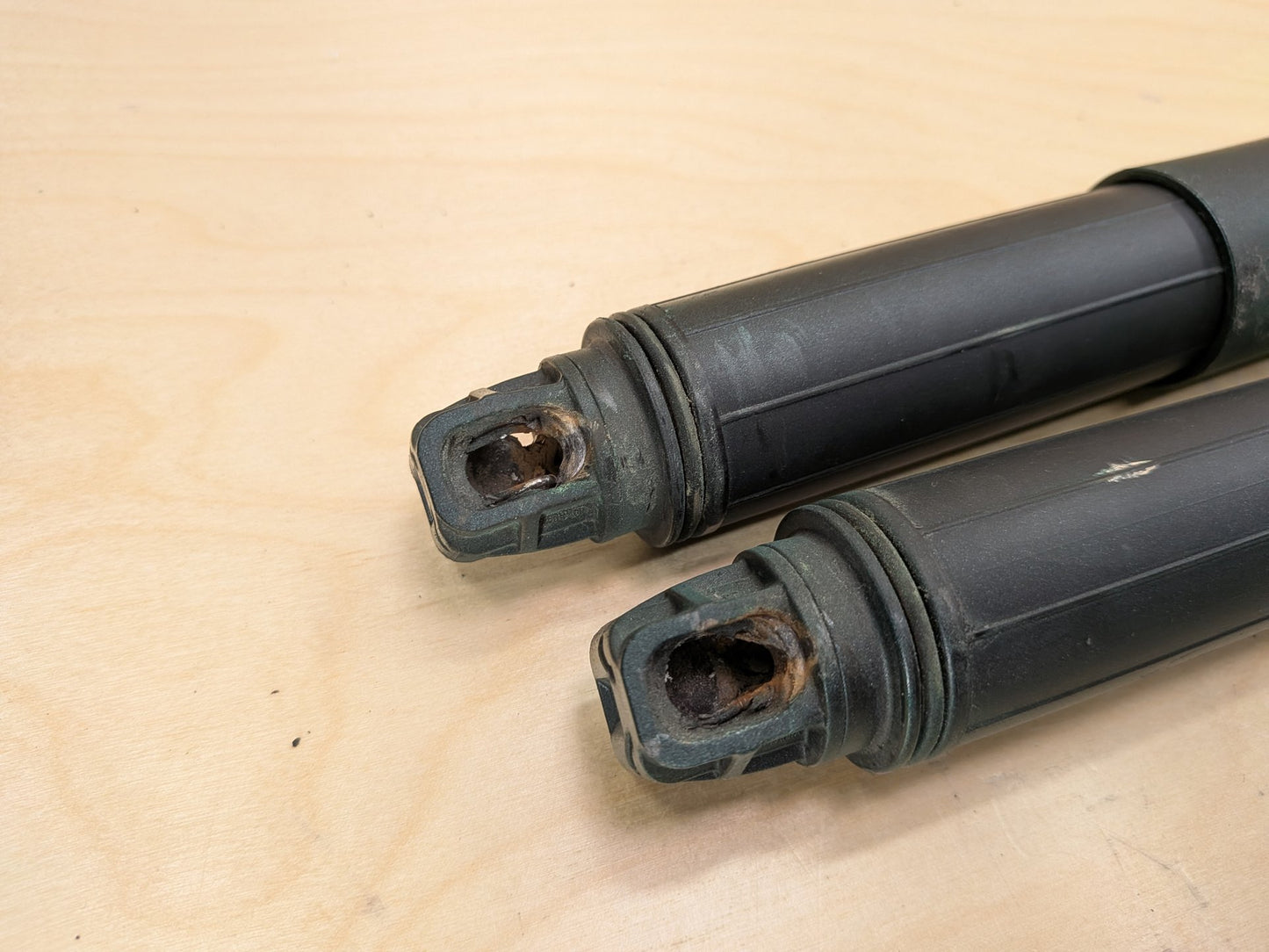 OEM BMW F16 F86 X6 Rear Left Right Trunk Liftgate Shock Hatch Strut Supports