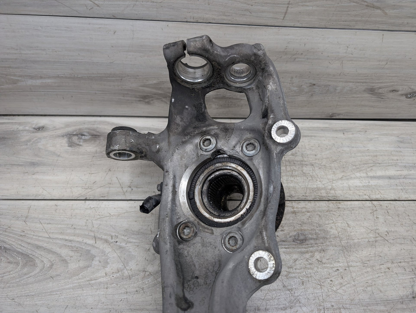2009 - 2017 Audi Q5 8R Front Left Driver Spindle Knuckle w/ Bearing 4G0407241C EA888