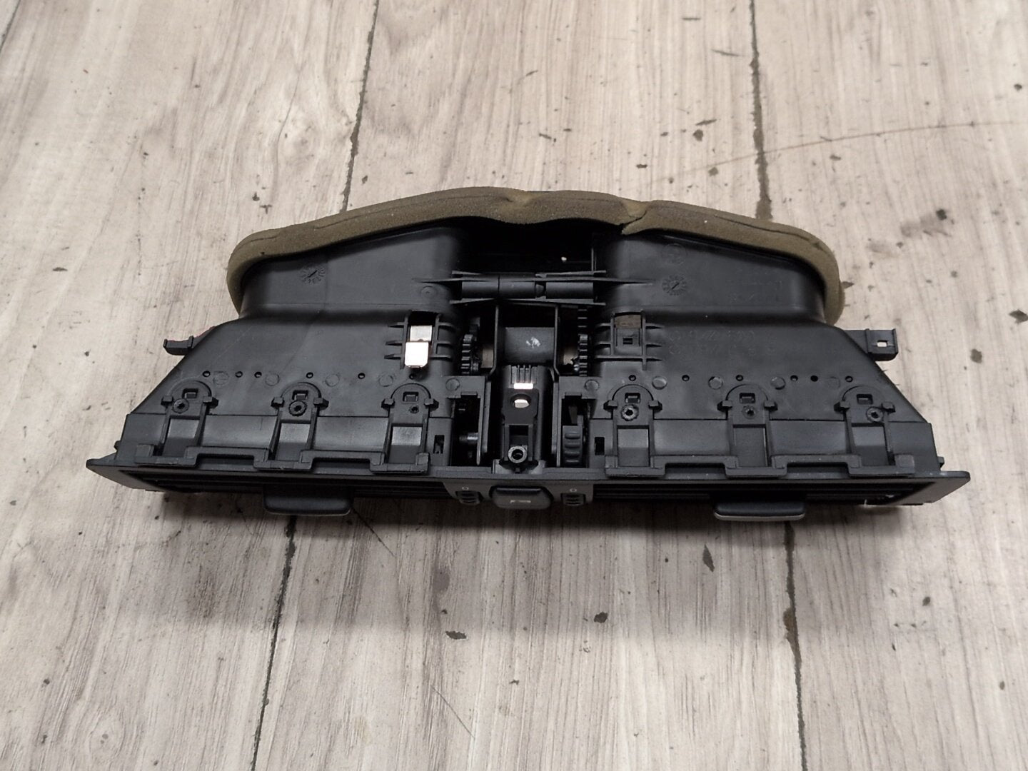 2004-2010 BMW M6 E64 Dashboard Dash Board Middle Center Air Vent 6910734 OEM