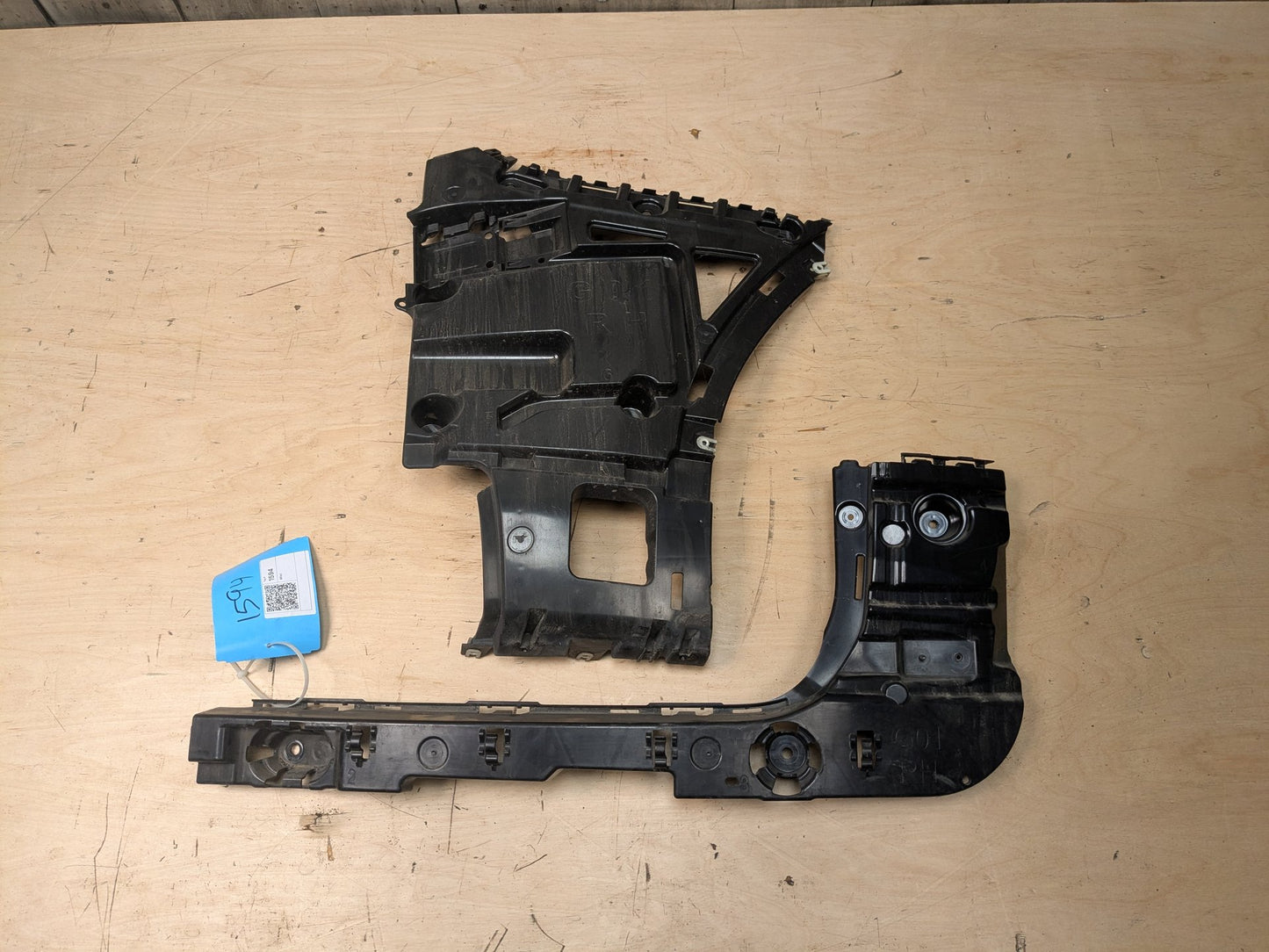18-21 BMW G01 F97 X3 Rear Bumper Right Passenger Side Brackets Mounts Supports