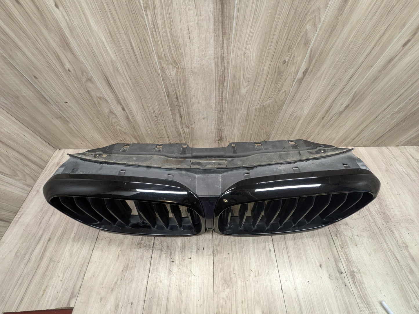 NOTE 17-20 BMW M550i G30 Front Bumper Radiator Air Flap Shutter w/ Kidney Grille