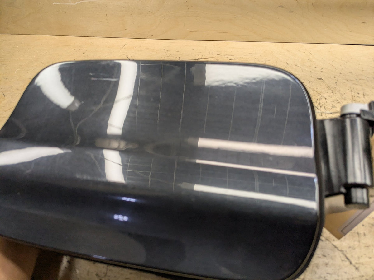2016-2019 BMW 740i G12 Gas Cover Assembly 7358677 OEM