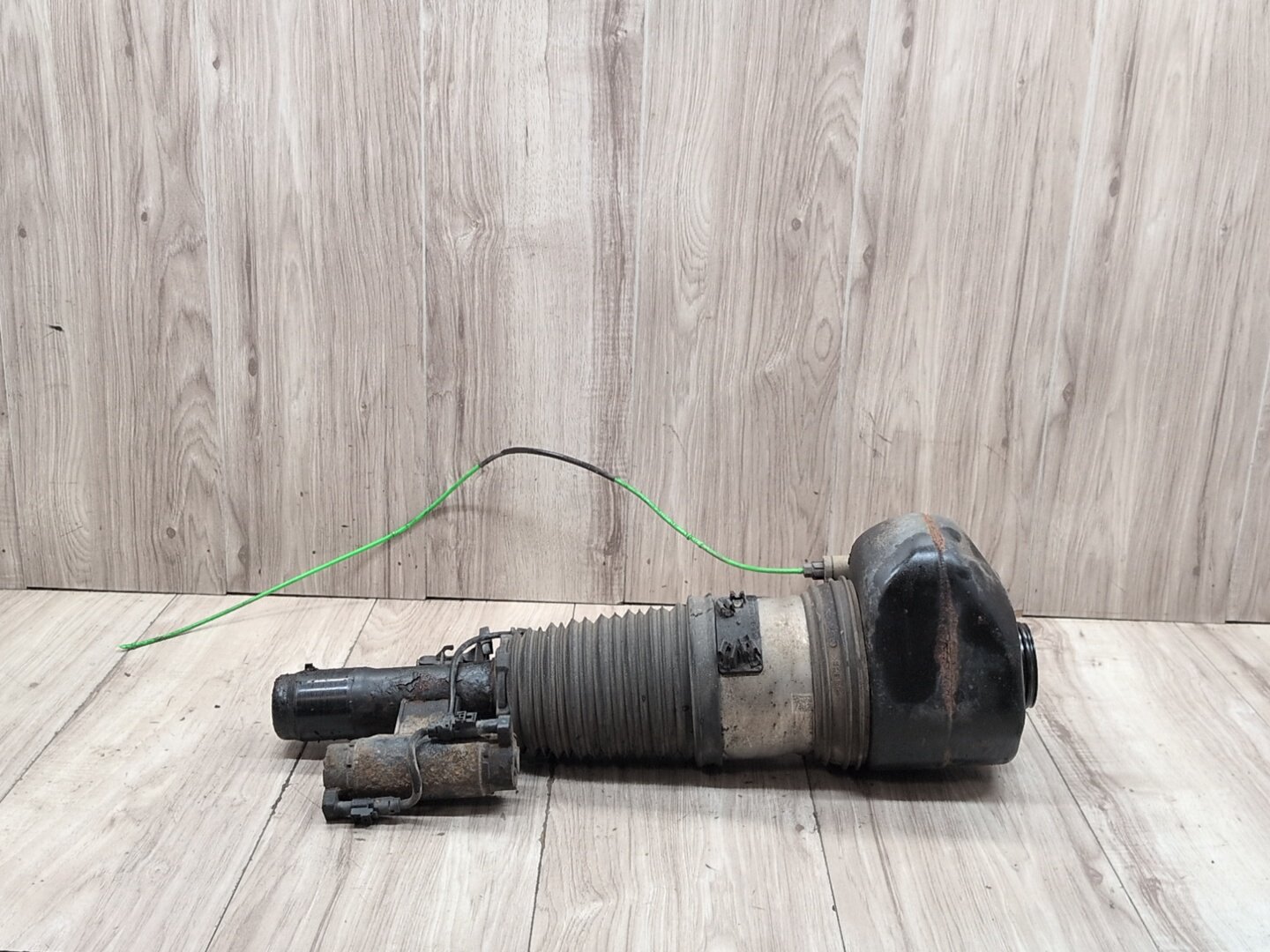 16-21 OEM BMW G12 750 AWD Front Left Driver Air Suspension Strut Shock