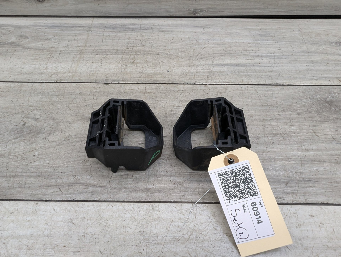 2008-2013 BMW 128i E82 Radiator Lower Mounting Brackets SET 7807184