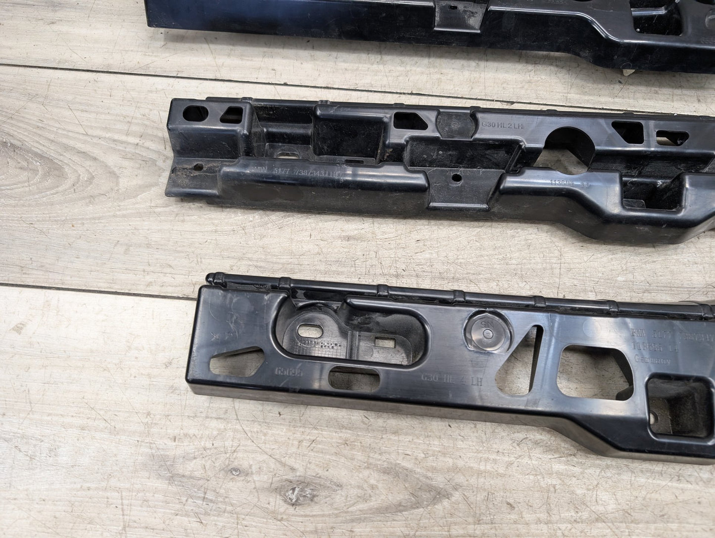 2017-2023 BMW 530i G30 Left Driver Side Skirt Rocker Panel Brackets SET 7387347