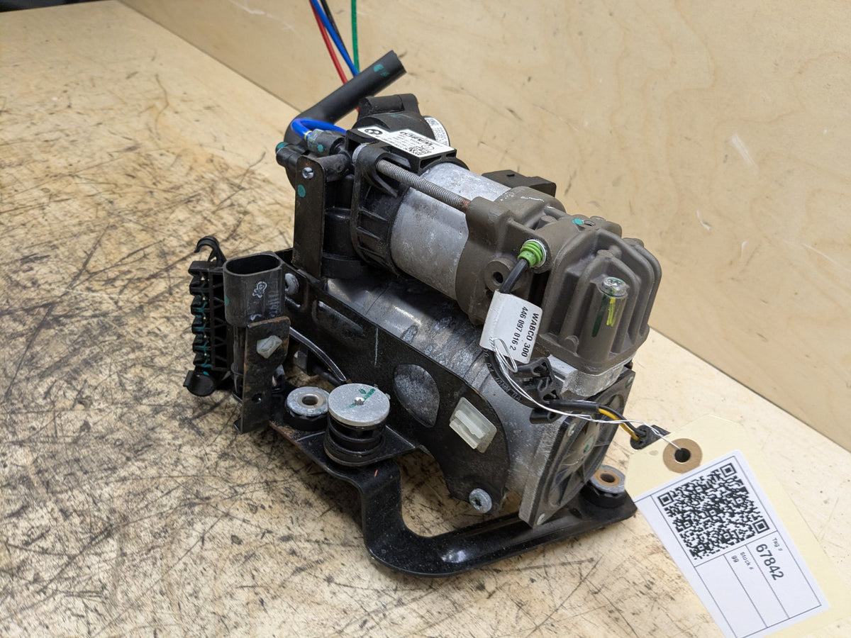 16-22 OEM BMW G11 G12 740 750 M760 Air Suspension Compressor Pump Module Motor