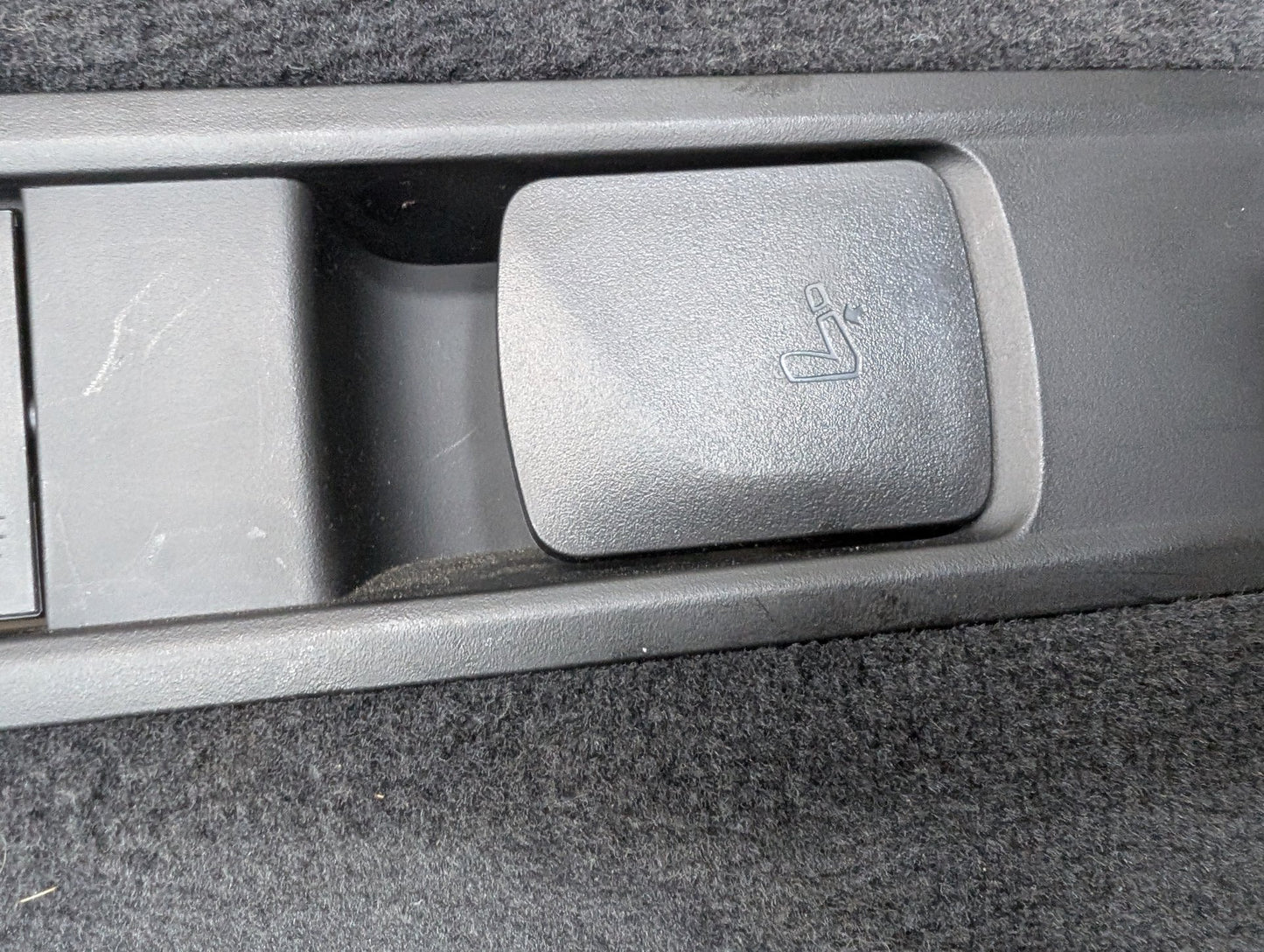 2019-2023 BMW X5 G05 REAR TRUNK RIGHT SIDE QUARTER LOWER TRIM PANEL OEM 5A0B5C8