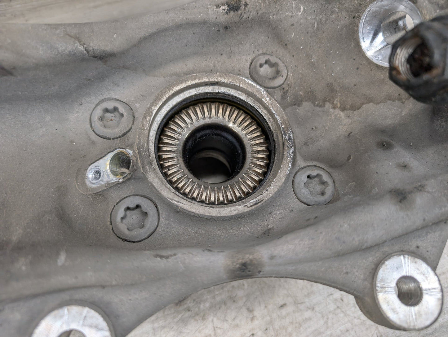 OEM BMW G30 530 540 M550 AWD Front Left Driver Hub Spindle Knuckle Wheel Bearing