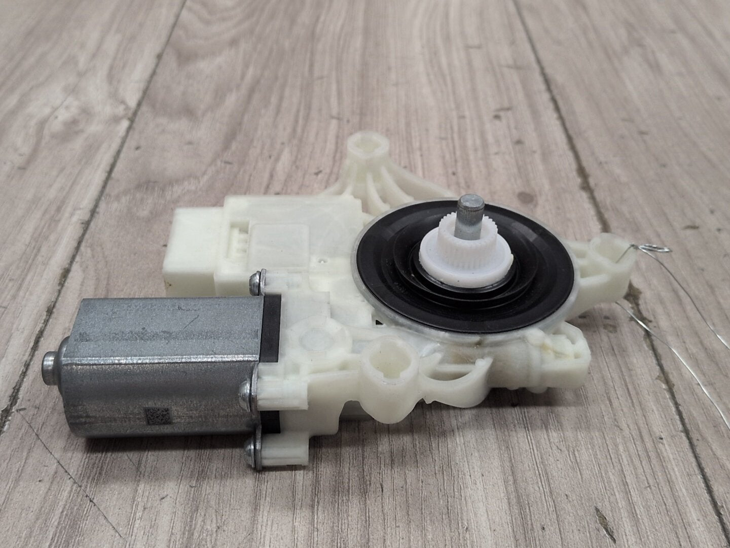 2019 - 2026 BMW X5 G05 Front Left Driver Door Window Glass Regulator Motor 9450069 N63B44M3