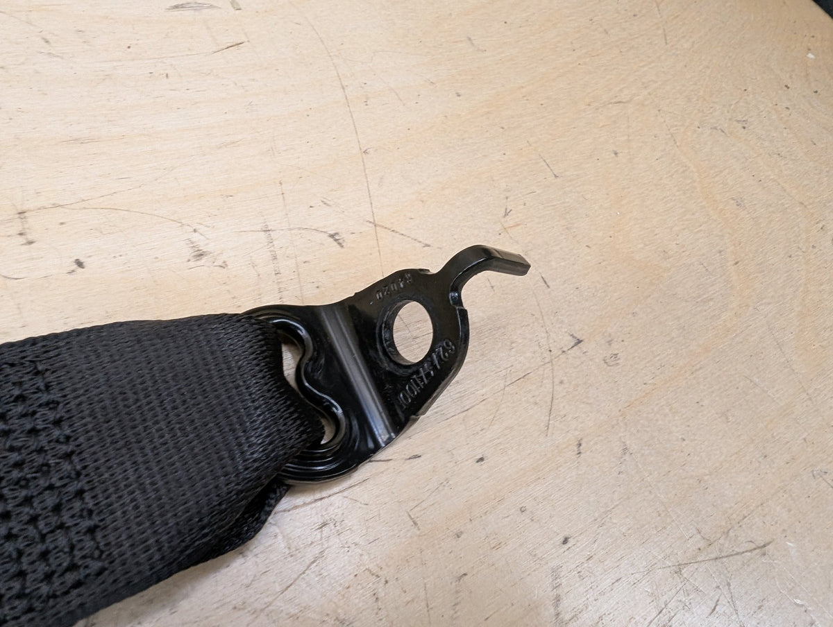 OEM BMW G11 G12 740 750 M760 B7 Rear Center Middle Seat Belt Retractor Black