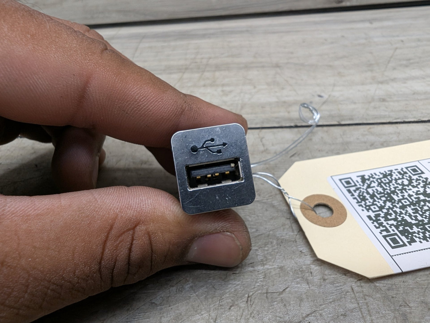 2016-2022 BMW 750Li G12 AUX/ USB Charger Port Socket 9368857