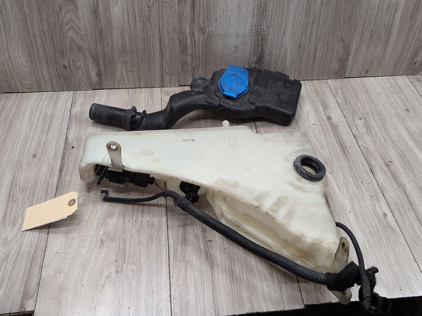 2013 - 2017 Audi S5 8T Windshield Reservoir Tank Assembly 8T1955463B CTUB