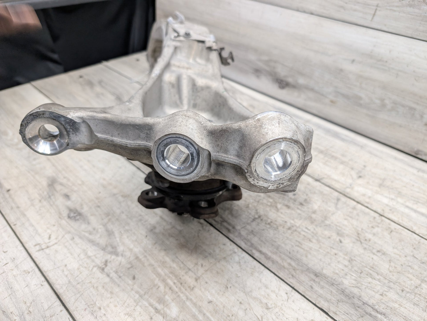 2019-2026 BMW X5 G05 Front Right Passenger Spindle Knuckle w/ Bearing 6876656