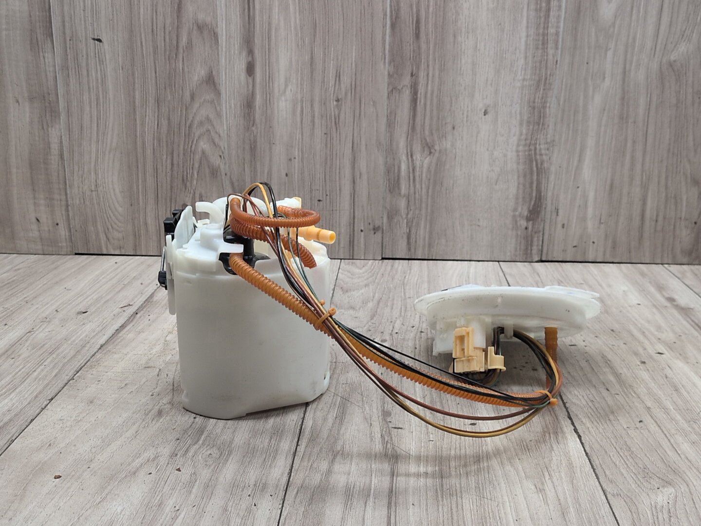 18-20 OEM BMW G30 M550iX Engine N63R Gas Tank Mount Fuel Pump w/ Sending Unit