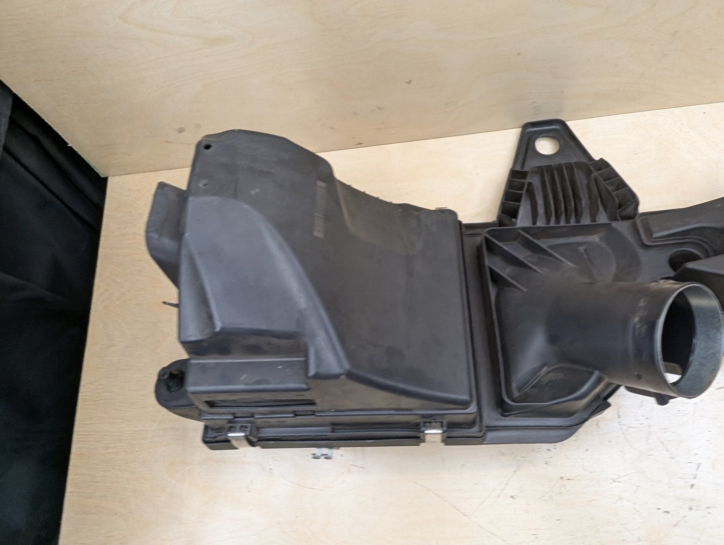 2012-2018 BMW F30 328i N47D20O1 Engine Air Filter Box Assembly 8507313