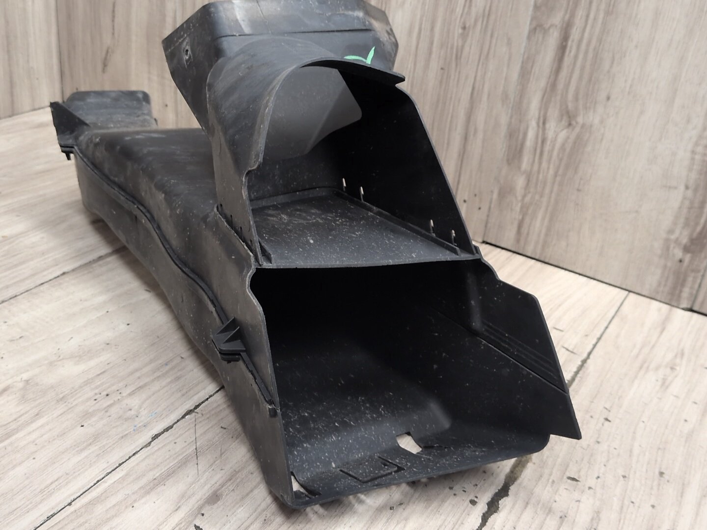 2015-2018 BMW X5 F85 Right Passenger Brake Air Duct 8056318