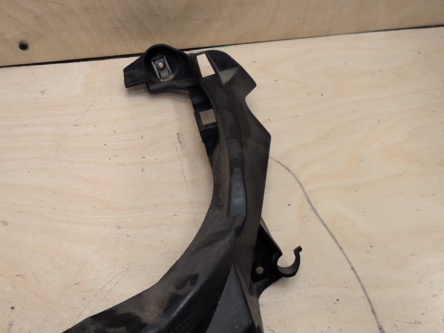 09-11 BMW E90 E91 LCI Front Left Driver Headlight Arm Bracket Mount Plastic
